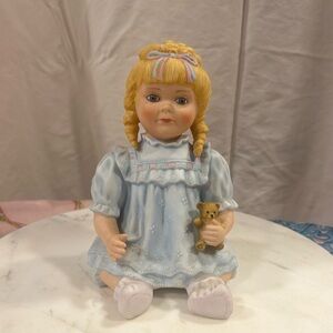 "Gina" Camelot Porcelain 7" Doll Handcrafted ForFigurine 798/5000.